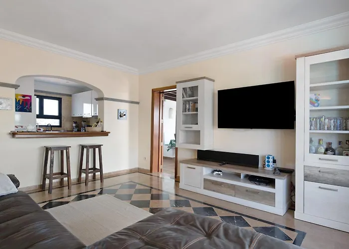 Montana Roja Playa Blanca (Lanzarote)