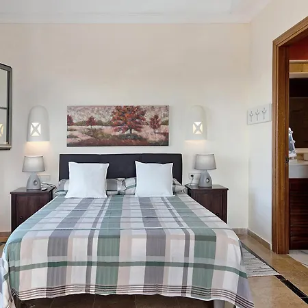 Montana Roja Villa *